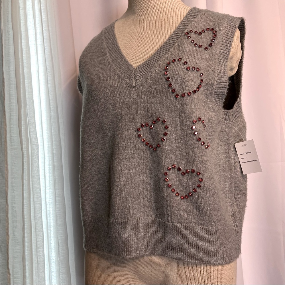 WOMENS Gray Knit Sweater Vest Size Large With Aplique Rine Stone Hearts NWT
